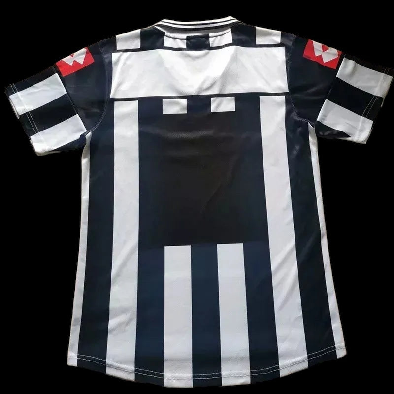 Juventus 2001-2002 Home Kit